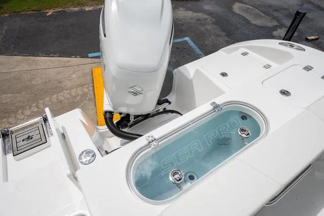 Slide: The Image of Sea Pro 242 Center Console 2025 - 8