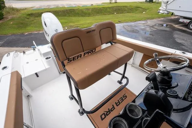 Slide: The Image of Sea Pro 222 Center Console 2025 - 14