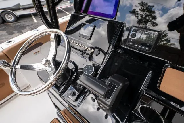 Slide: The Image of Sea Pro 222 Center Console 2025 - 16