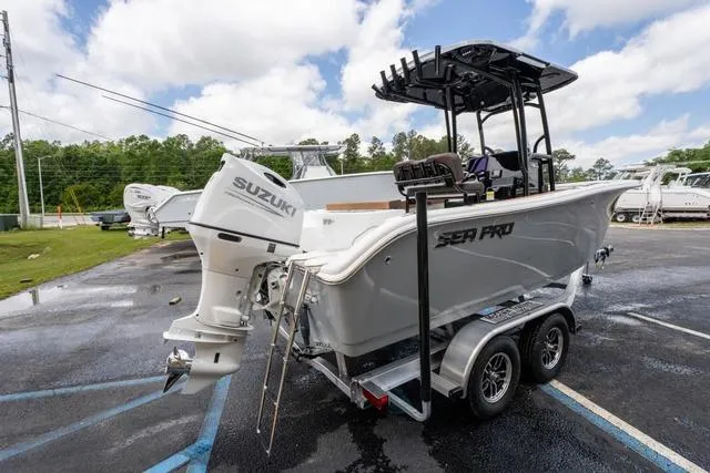 Slide: The Image of Sea Pro 222 Center Console 2025 - 5