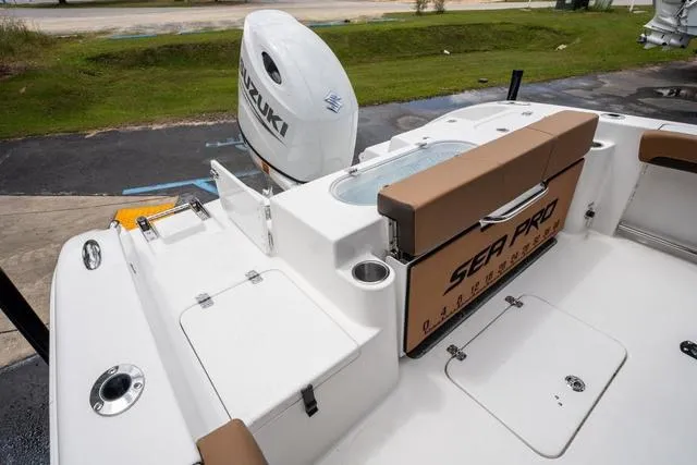 Slide: The Image of Sea Pro 222 Center Console 2025 - 7