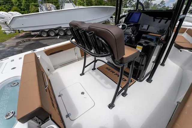 Slide: The Image of Sea Pro 222 Center Console 2025 - 9