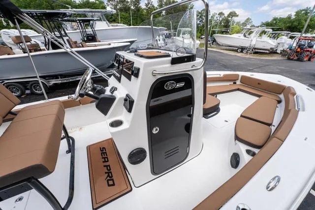 Slide: The Image of Sea Pro 202 Center Console 2025 - 11