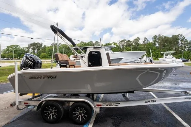 Slide: The Image of Sea Pro 202 Center Console 2025 - 5