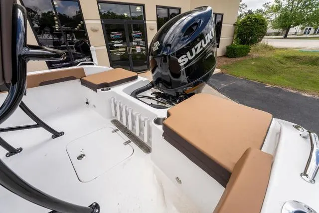 Slide: The Image of Sea Pro 202 Center Console 2025 - 7