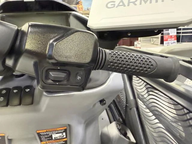 Slide: The Image of Sea-Doo Switch™ Cruise Limited 21 - 230 Hp Painted 2025 - 16