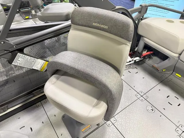 Slide: The Image of Sea-Doo Switch™ Cruise Limited 21 - 230 Hp Painted 2025 - 33