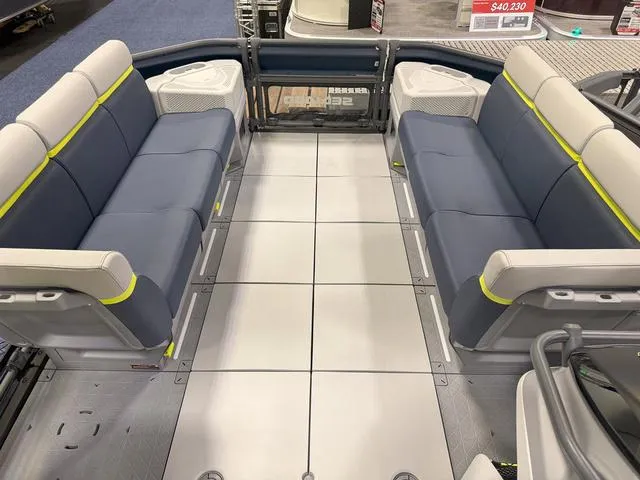 Slide: The Image of Sea-Doo Switch™ Cruise Limited 21 - 230 Hp Painted 2025 - 5