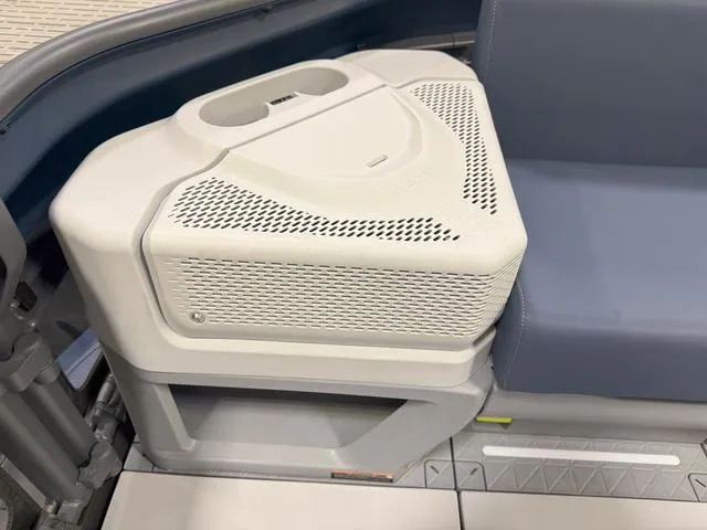 Slide: The Image of Sea-Doo Switch™ Cruise Limited 21 - 230 Hp Painted 2025 - 7