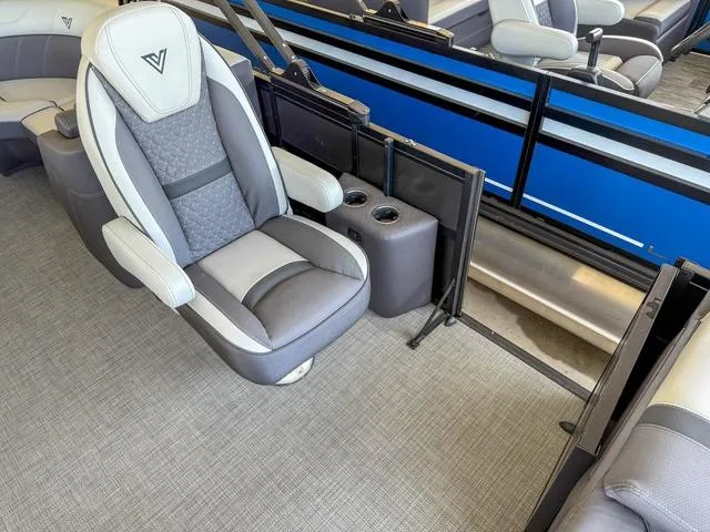 Slide: The Image of Viaggio By Misty Harbor Z22U Tri-Toon (27" Tubes) 2025 - 10