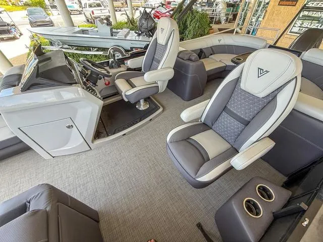 Slide: The Image of Viaggio By Misty Harbor Z22U Tri-Toon (27" Tubes) 2025 - 11