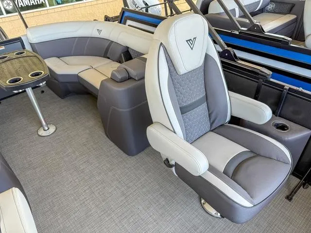 Slide: The Image of Viaggio By Misty Harbor Z22U Tri-Toon (27" Tubes) 2025 - 12