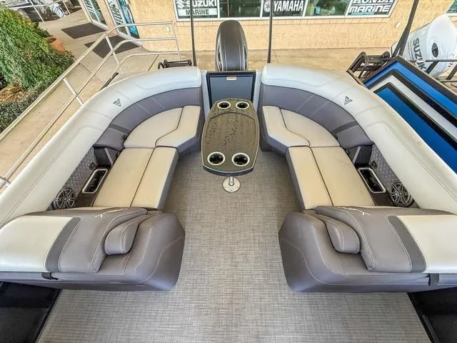 Slide: The Image of Viaggio By Misty Harbor Z22U Tri-Toon (27" Tubes) 2025 - 13