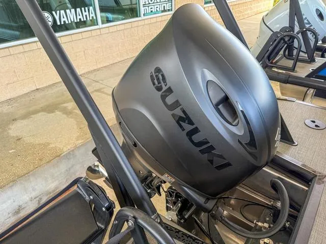 Slide: The Image of Viaggio By Misty Harbor Z22U Tri-Toon (27" Tubes) 2025 - 15