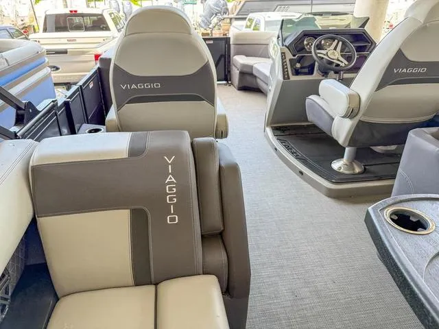 Slide: The Image of Viaggio By Misty Harbor Z22U Tri-Toon (27" Tubes) 2025 - 18