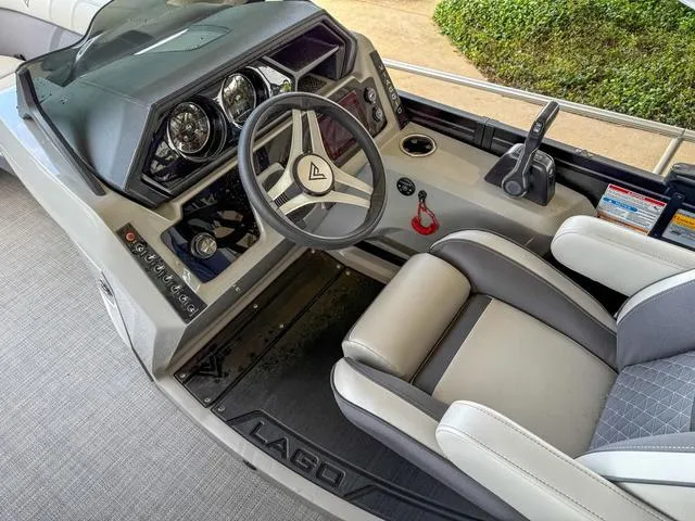 Slide: The Image of Viaggio By Misty Harbor Z22U Tri-Toon (27" Tubes) 2025 - 20