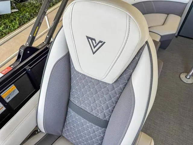 Slide: The Image of Viaggio By Misty Harbor Z22U Tri-Toon (27" Tubes) 2025 - 21