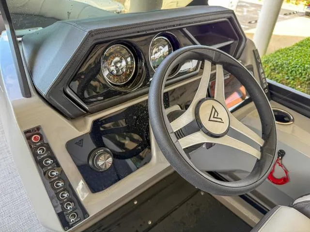 Slide: The Image of Viaggio By Misty Harbor Z22U Tri-Toon (27" Tubes) 2025 - 24