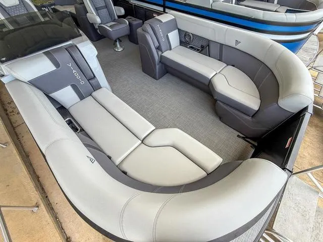 Slide: The Image of Viaggio By Misty Harbor Z22U Tri-Toon (27" Tubes) 2025 - 7