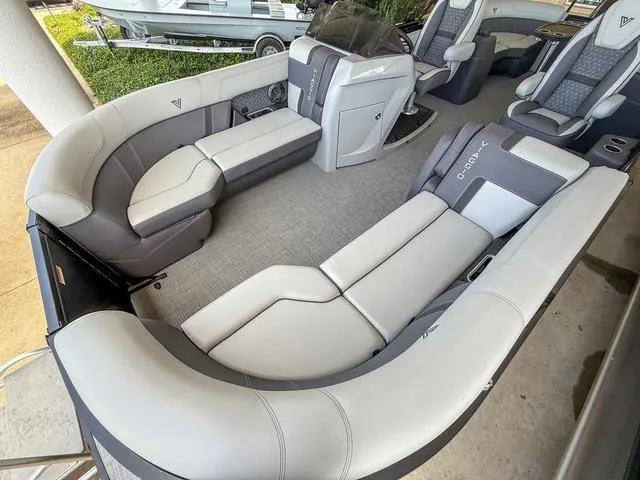 Slide: The Image of Viaggio By Misty Harbor Z22U Tri-Toon (27" Tubes) 2025 - 8