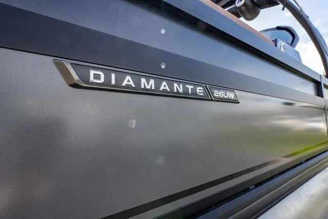 Slide: The Image of Viaggio D26UWA Tri-Toon (27" Tubes) 2025 - 10