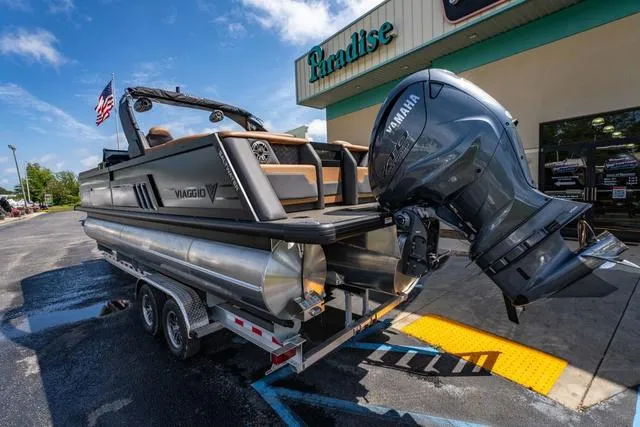 Slide: The Image of Viaggio D26UWA Tri-Toon (27" Tubes) 2025 - 3