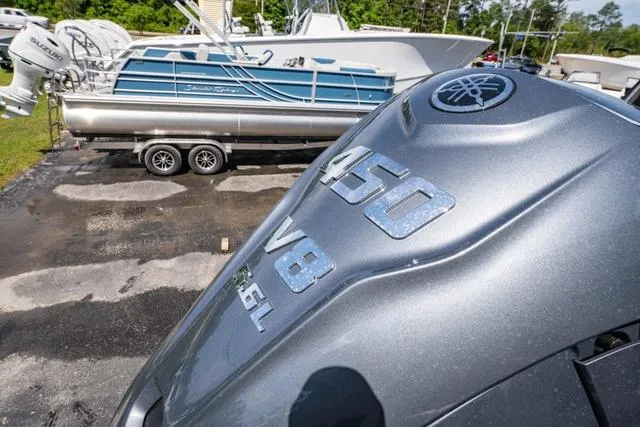 Slide: The Image of Viaggio D26UWA Tri-Toon (27" Tubes) 2025 - 5