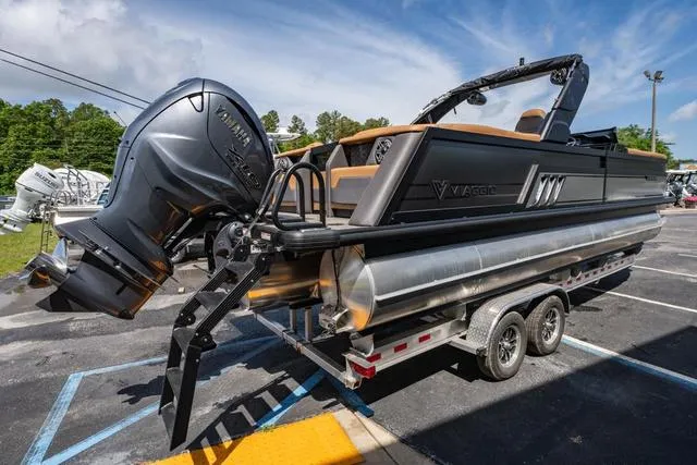 Slide: The Image of Viaggio D26UWA Tri-Toon (27" Tubes) 2025 - 6