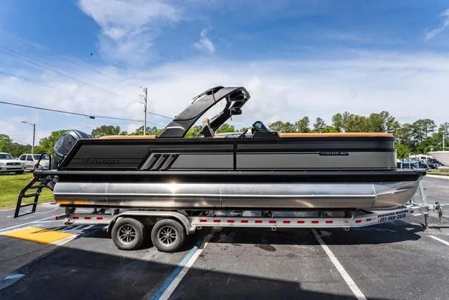 Slide: The Image of Viaggio D26UWA Tri-Toon (27" Tubes) 2025 - 7