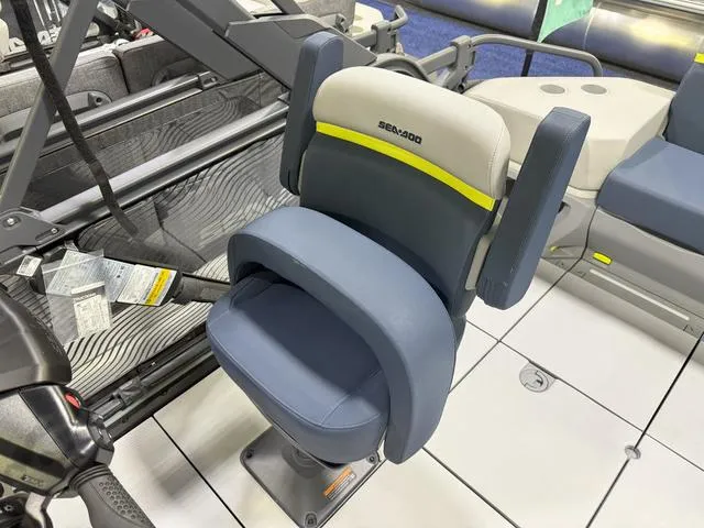 Slide: The Image of Sea-Doo Switch™ Cruise Limited 21 - 230 Hp Painted 2025 - 13