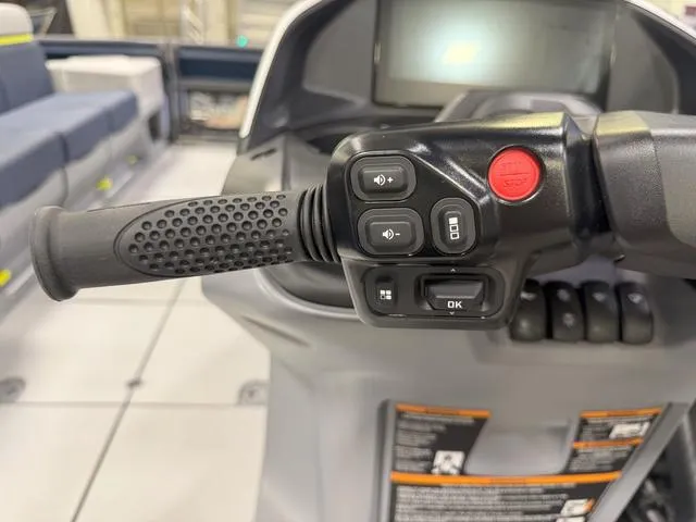 Slide: The Image of Sea-Doo Switch™ Cruise Limited 21 - 230 Hp Painted 2025 - 15