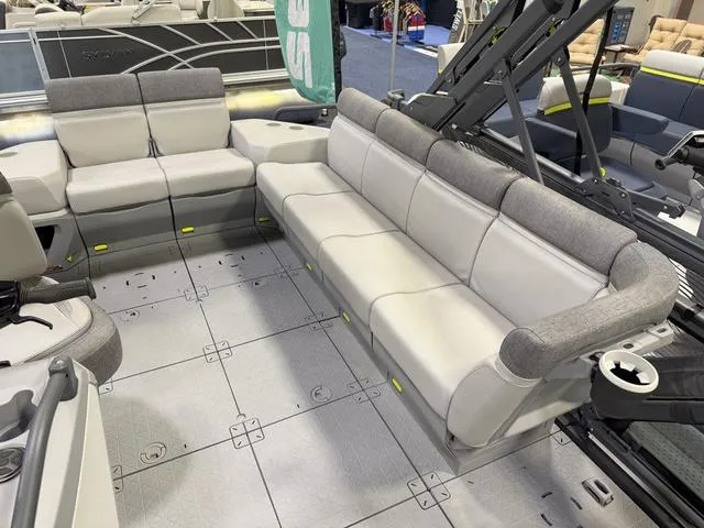 Slide: The Image of Sea-Doo Switch™ Cruise Limited 21 - 230 Hp Painted 2025 - 42