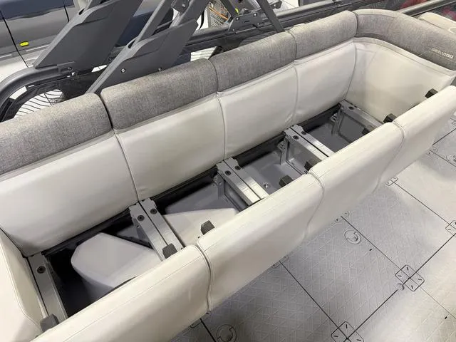 Slide: The Image of Sea-Doo Switch™ Cruise Limited 21 - 230 Hp Painted 2025 - 43