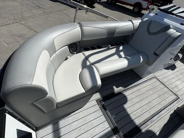 Slide: The Image of Montara 25' SURF BOSS 2.0 CW 2022 - 10