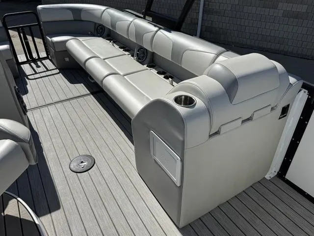 Slide: The Image of Montara 25' SURF BOSS 2.0 CW 2022 - 11