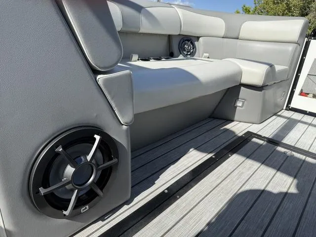 Slide: The Image of Montara 25' SURF BOSS 2.0 CW 2022 - 12