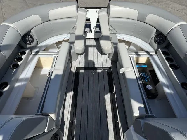 Slide: The Image of Montara 25' SURF BOSS 2.0 CW 2022 - 14