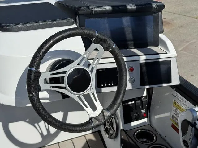 Slide: The Image of Montara 25' SURF BOSS 2.0 CW 2022 - 15