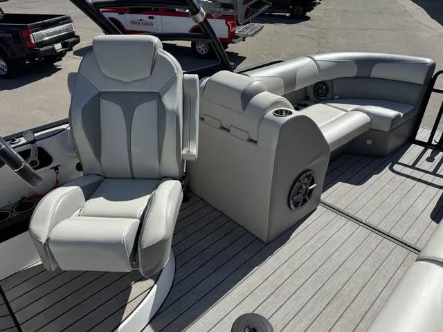 Slide: The Image of Montara 25' SURF BOSS 2.0 CW 2022 - 16