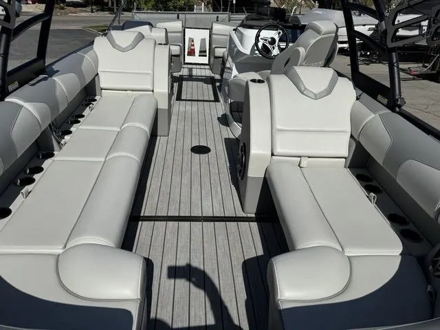 Slide: The Image of Montara 25' SURF BOSS 2.0 CW 2022 - 18