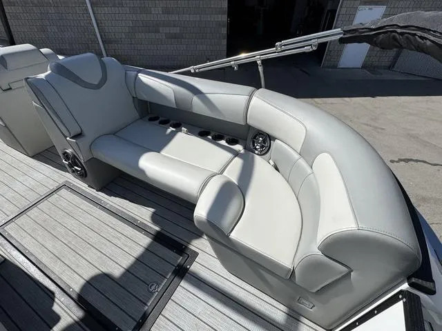 Slide: The Image of Montara 25' SURF BOSS 2.0 CW 2022 - 9