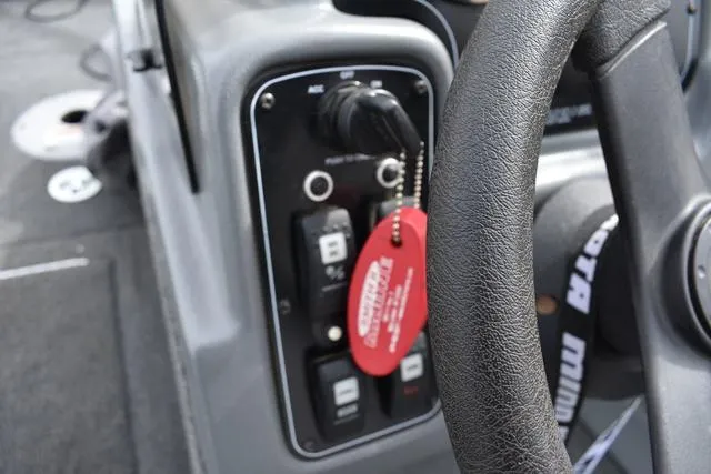 Slide: The Image of Smoker Craft Resorter 151 2015 - 18