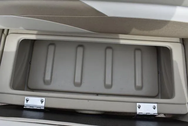 Slide: The Image of Misty Harbor 203CF 2016 - 28