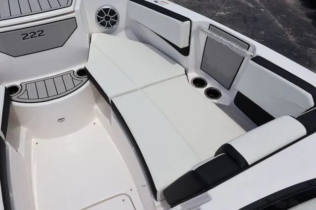 Slide: The Image of Yamaha 222S 2025 - 14