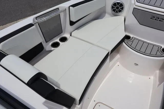 Slide: The Image of Yamaha 222S 2025 - 15