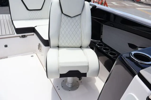 Slide: The Image of Yamaha 222S 2025 - 18