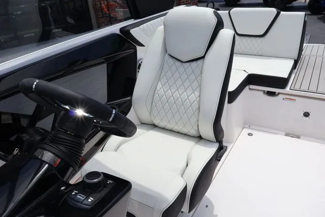 Slide: The Image of Yamaha 222S 2025 - 19