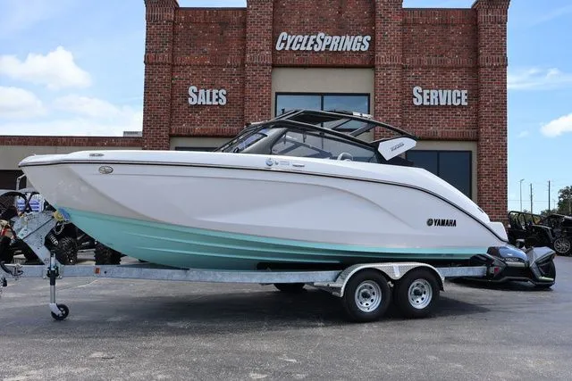 Slide: The Image of Yamaha 222S 2025 - 2