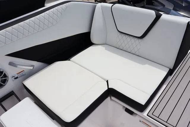 Slide: The Image of Yamaha 222S 2025 - 21