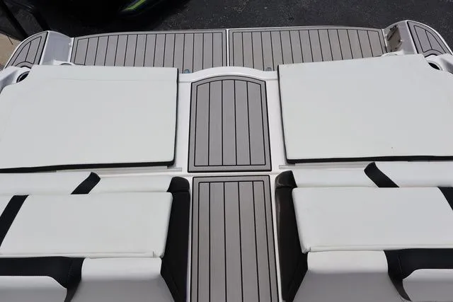 Slide: The Image of Yamaha 222S 2025 - 25